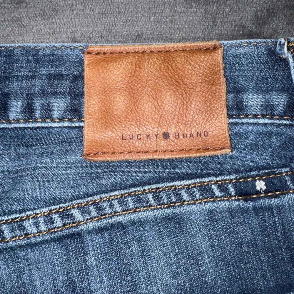 Mens 38x30 Lucky Brand Jeans Blue Excellent 363 Vintage Straight Denim 715